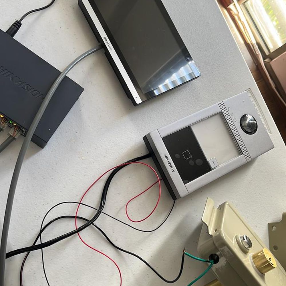 Videoportero con control de acceso y cerradura eléctrica
